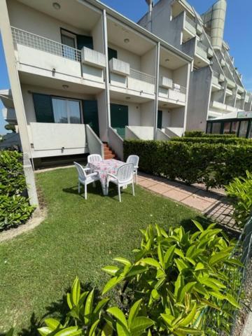Apartament With Swimming Pool Appartamento Caorle Esterno foto