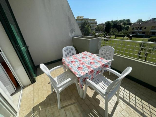 Apartament With Swimming Pool Appartamento Caorle Esterno foto
